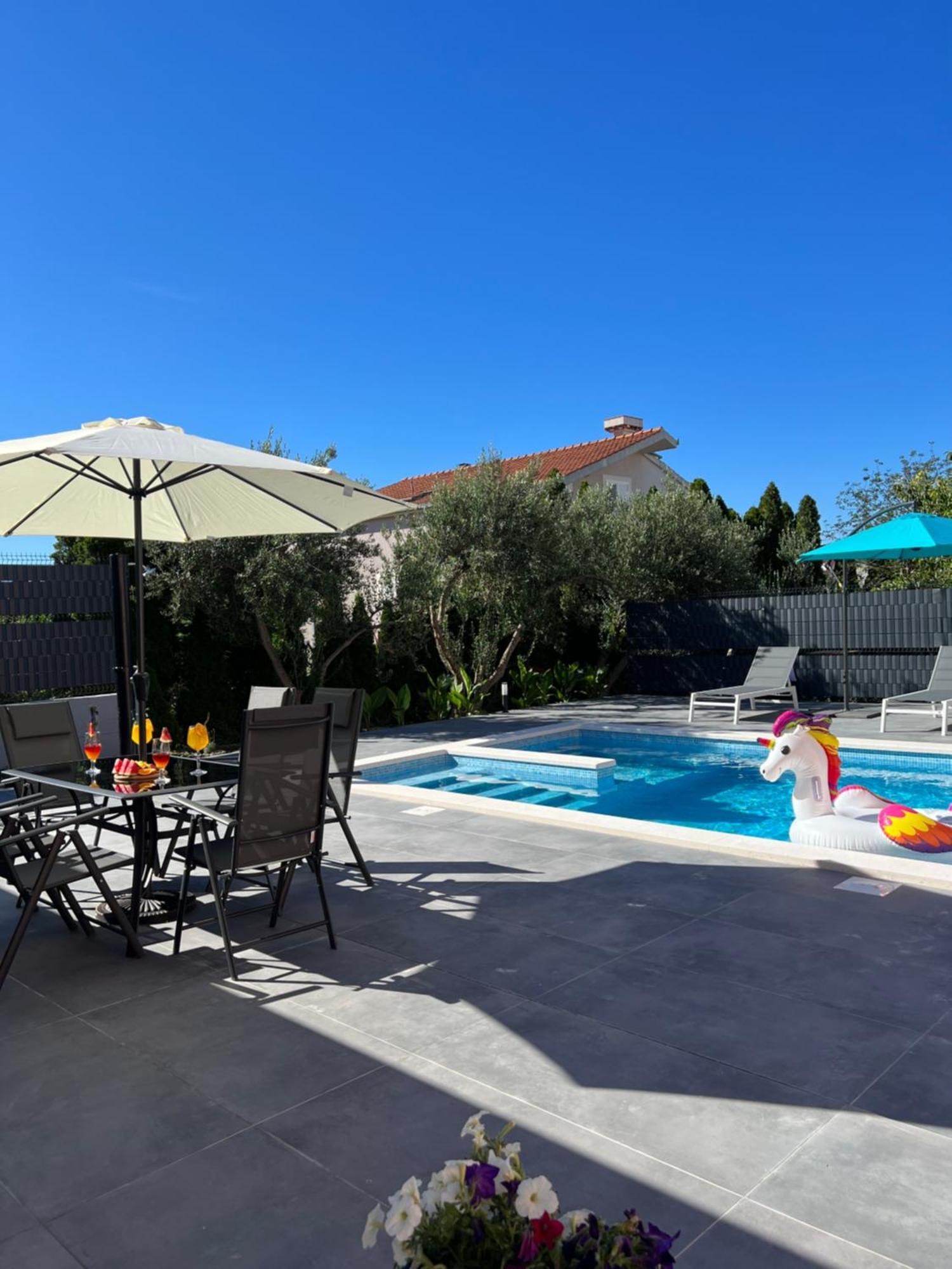 Apartment Marija 2 Near Split Kastela Exterior photo