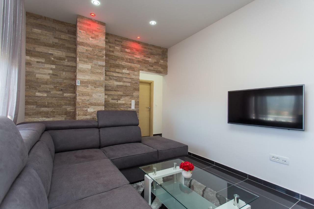 Apartment Marija 2 Near Split Kastela Exterior photo
