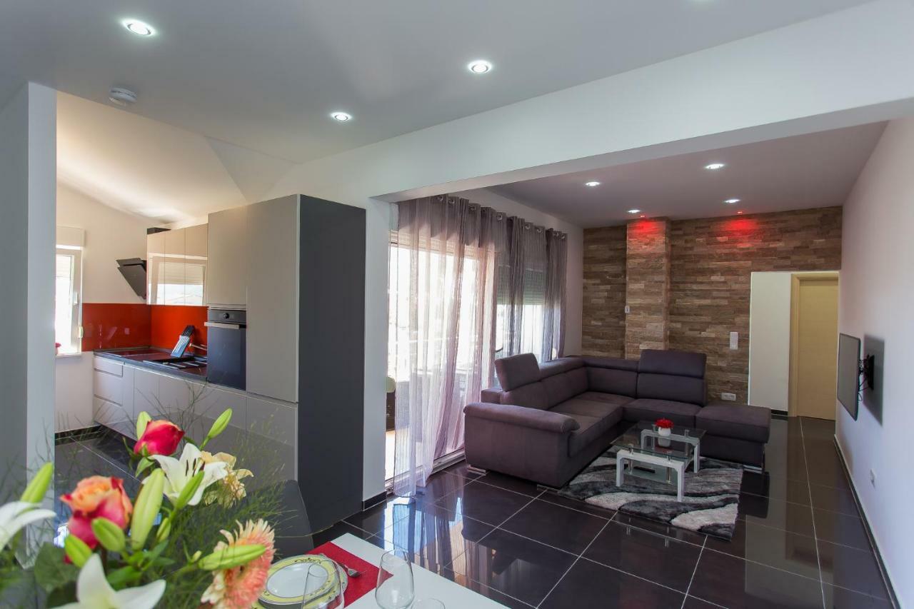 Apartment Marija 2 Near Split Kastela Exterior photo