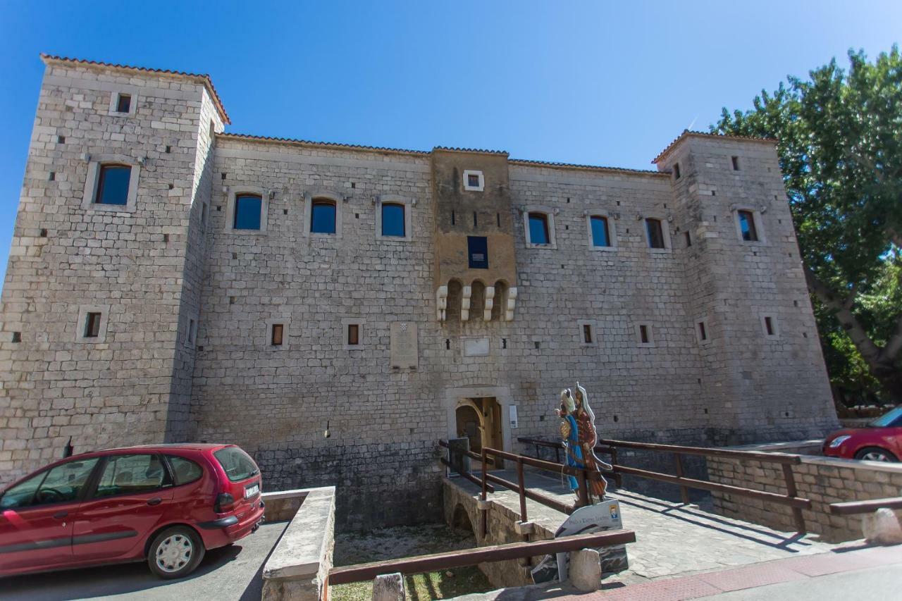 Apartment Marija 2 Near Split Kastela Exterior photo