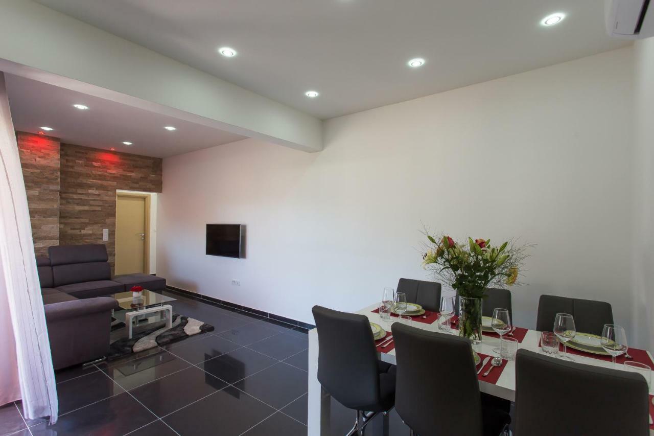 Apartment Marija 2 Near Split Kastela Exterior photo